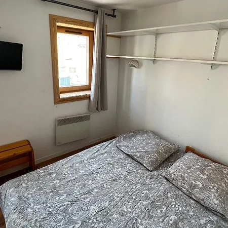 2 Bedrooms / Center * 瓦托伦斯