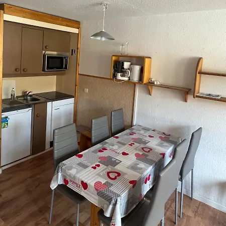 2 Bedrooms / Center 瓦托伦斯