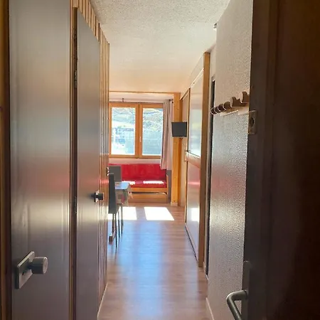 2 Bedrooms / Center * 瓦托伦斯
